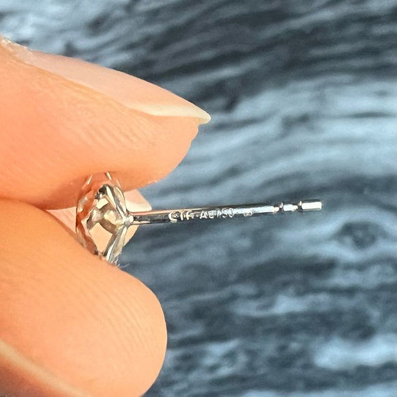 18k solid good flower stud earrings - Picture 6 of 6